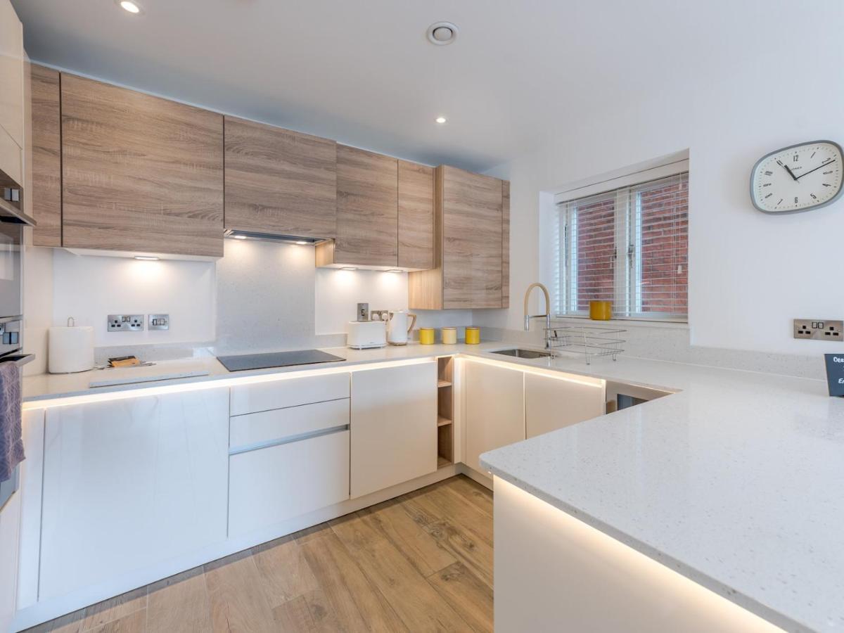 Pass The Keys 1 Bed Albury Contemporary Apartment With Secure Parking Shrewsbury Exterior foto