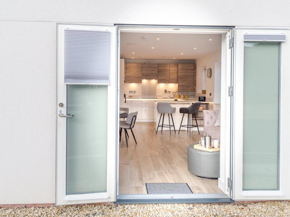 Pass The Keys 1 Bed Albury Contemporary Apartment With Secure Parking Shrewsbury Exterior foto