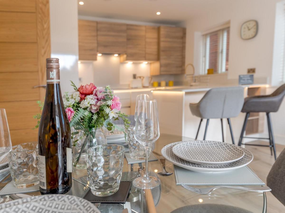 Pass The Keys 1 Bed Albury Contemporary Apartment With Secure Parking Shrewsbury Exterior foto